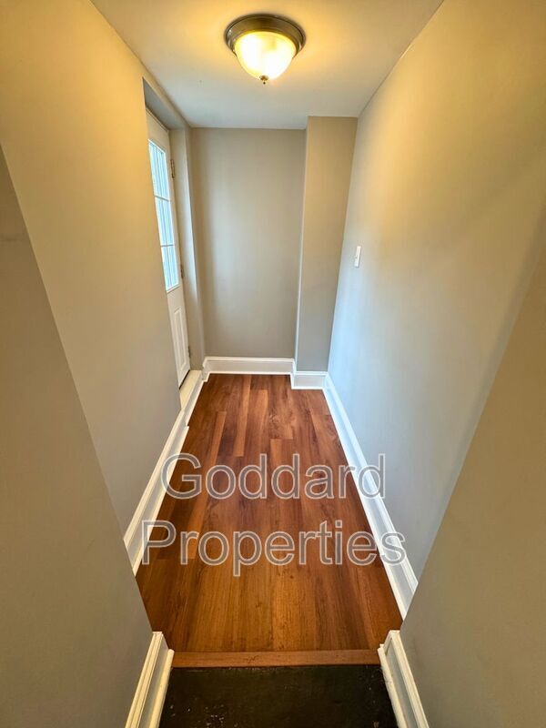 Foto del edificio - 240 S Washington St