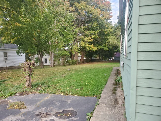 lawn - 59 N 3rd St