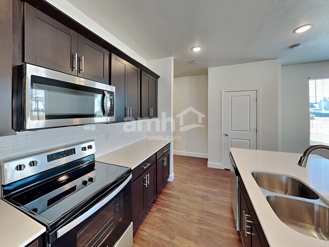 Building Photo - 11047 S Blue Bayou Drive