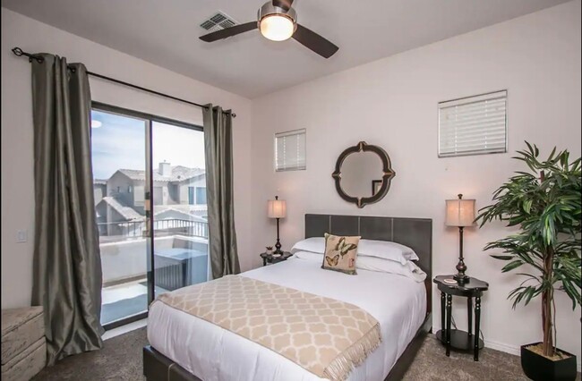 Building Photo - Gorgeous furnished property at the Legacy!...