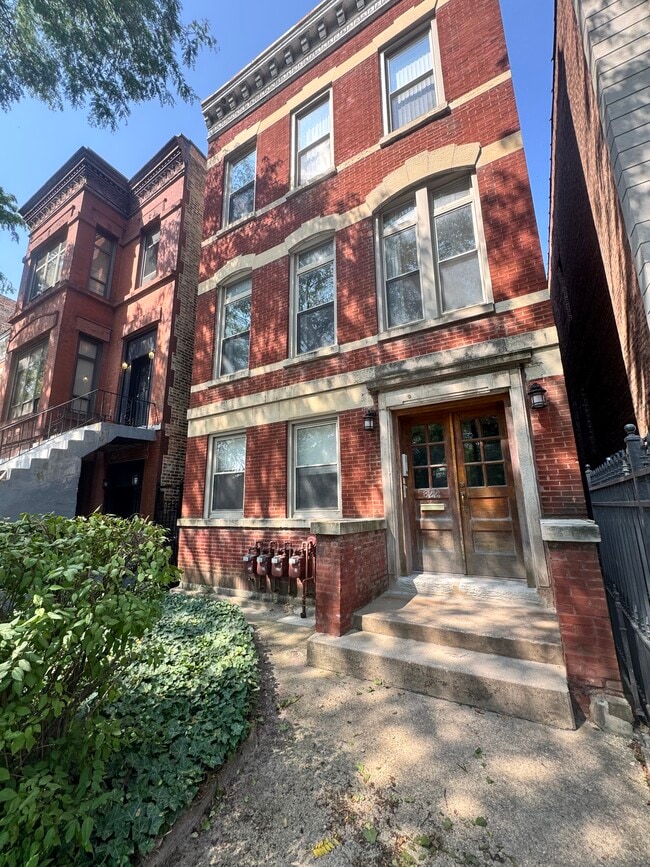 Building Photo - 822 S Loomis St