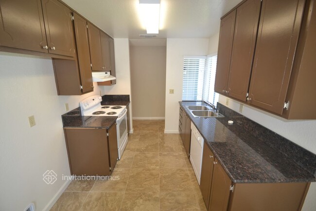 Building Photo - 5300 Village Wood Dr