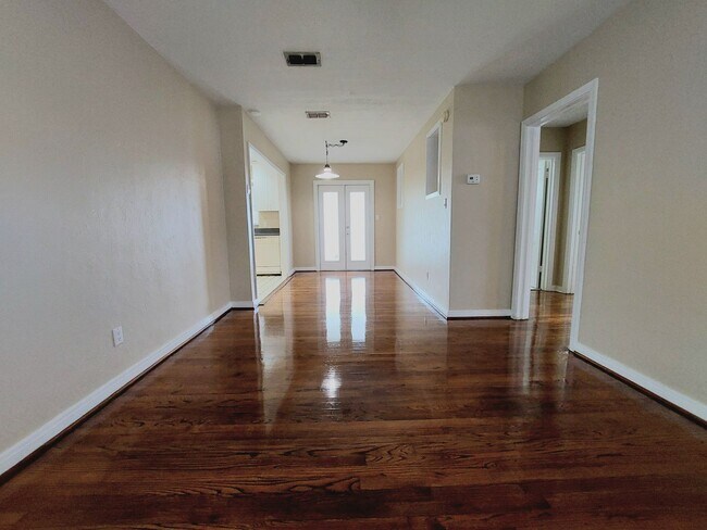 Foto del edificio - Charming 2 Bedroom, 1 Bathroom House in Lakeland