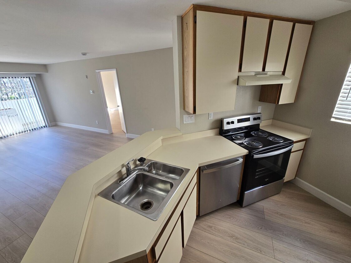 Foto principal - 2/2 Condo in Mira Mesa with Easy Freeway A...