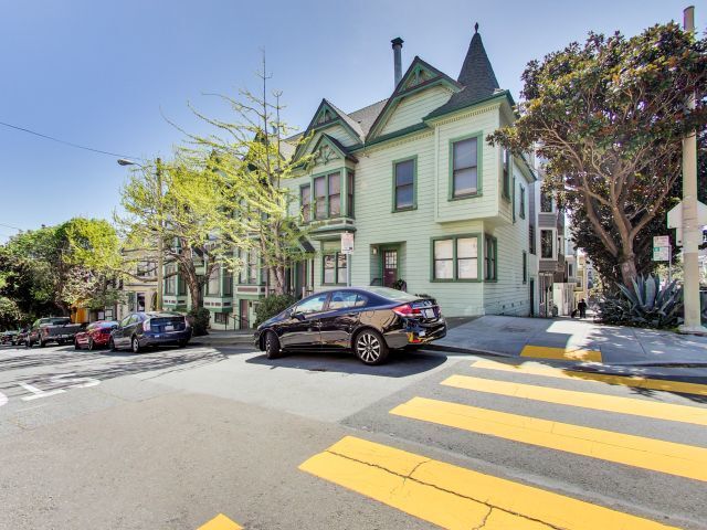 Building Photo - 191 Henry St