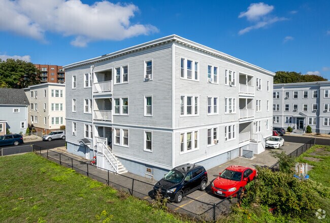 Building Photo - 9-11 Surfside Rd