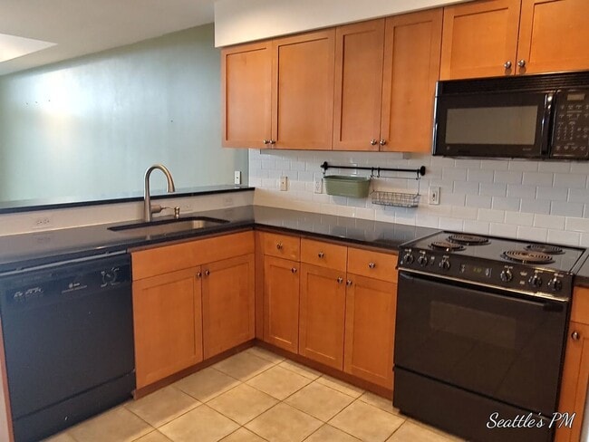 Building Photo - 1 br, 1 bath House - 1101 E Terrace St #504