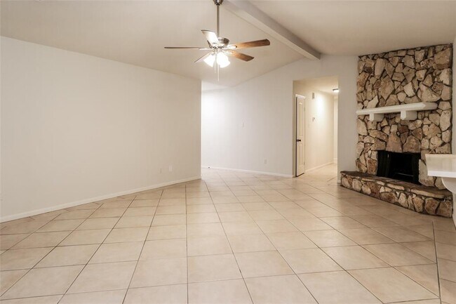 Foto del edificio - 3210 Glen Spring Dr