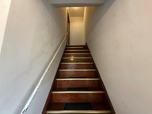 Building Photo - 23 Linden St