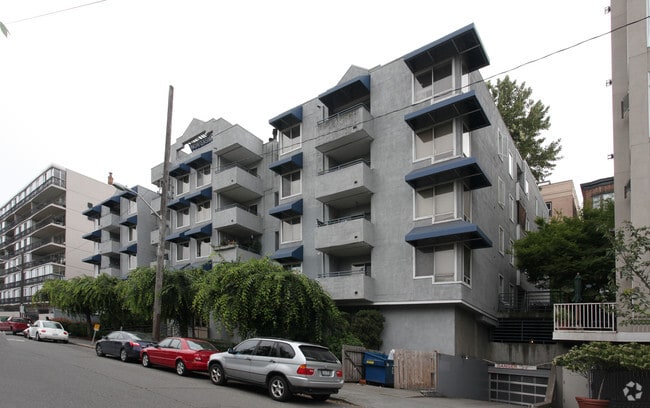 Building Photo - The Crest