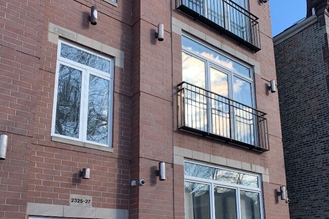 Foto del edificio - 2327 S Sawyer Ave