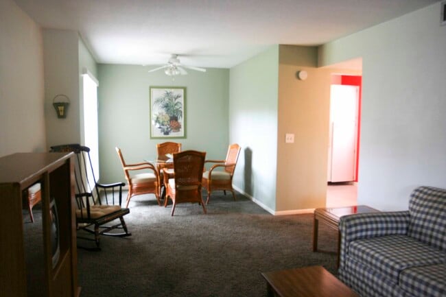 Building Photo - 10455 Carrollwood Estates Dr