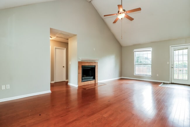 Building Photo - 105 White Pine Ct