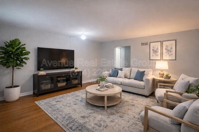 Foto del edificio - 7116 Clayton Rd