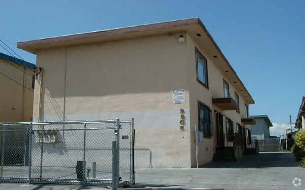 Primary Photo - 9905 Walnut St