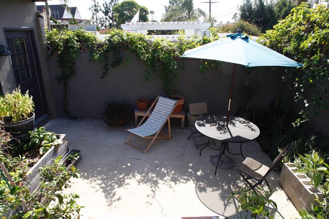 Foto del edificio - 3635 Mountain View Ave