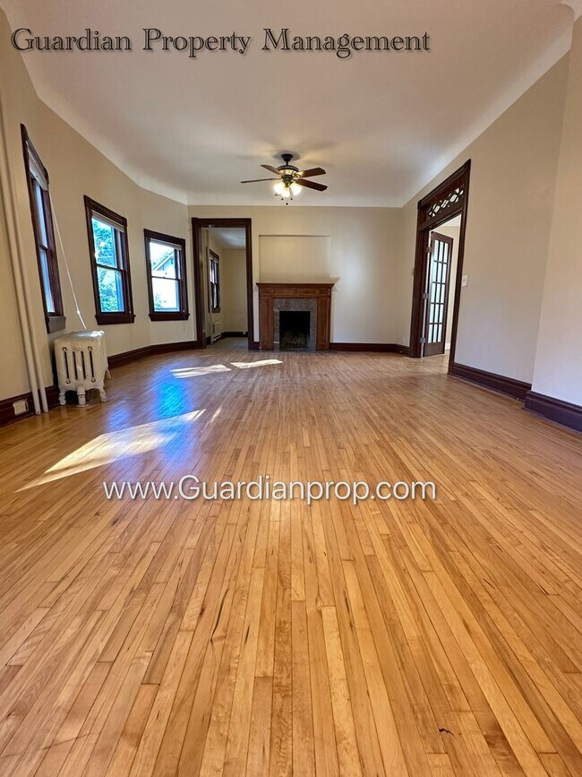Foto del edificio - 2414 Girard Ave S