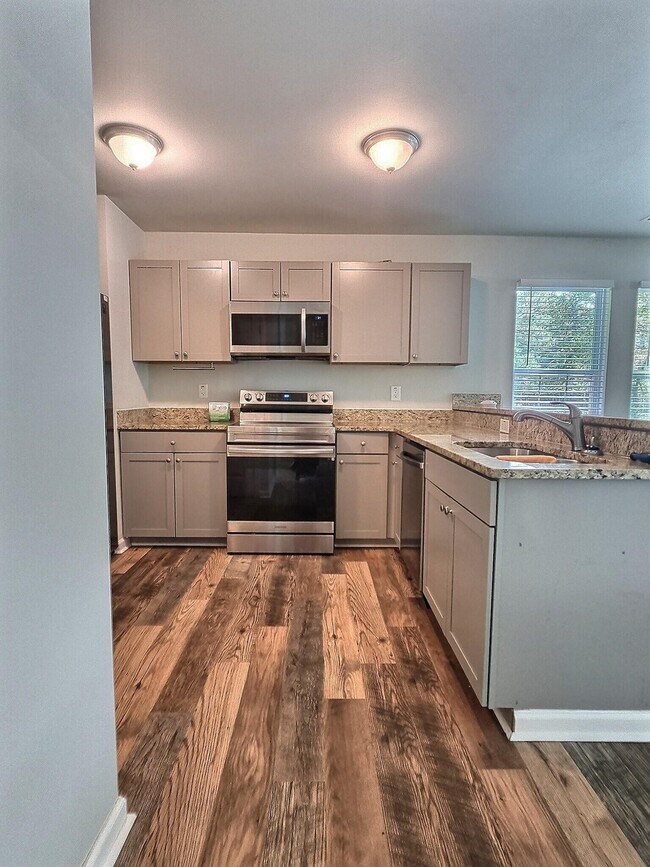 Foto del edificio - 494 Ridgecrest Dr