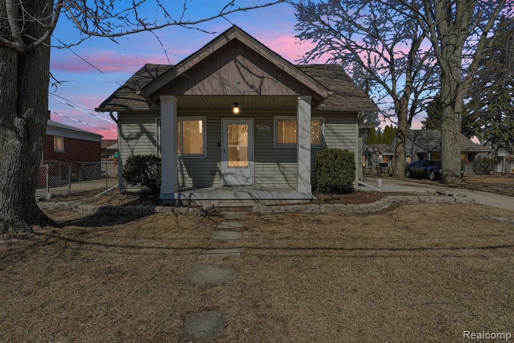 Foto principal - 17511 Castle St