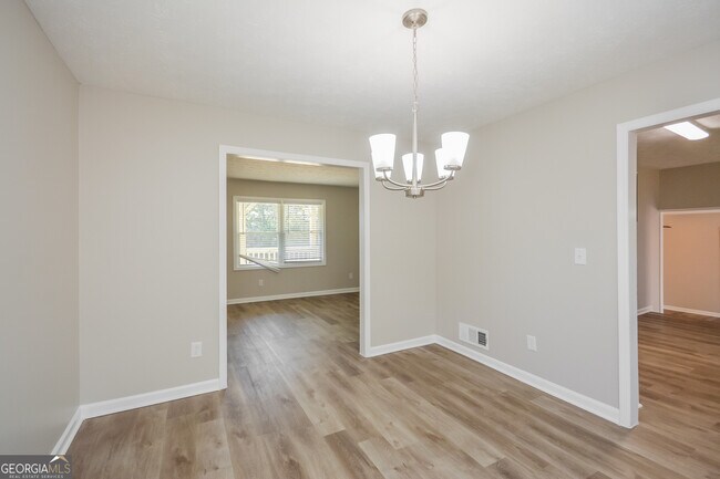 Foto del edificio - 6950 Carleen Ct