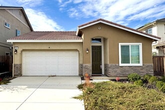 Building Photo - 3022 Hickorynut St