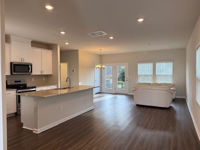 Foto del edificio - 212 Brook Farm Ln