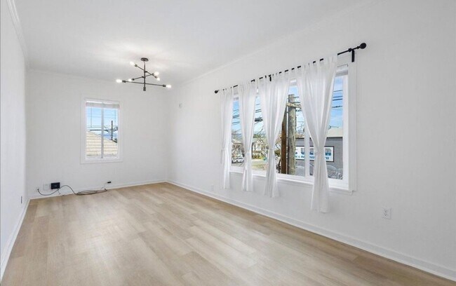 Foto del edificio - 1551 St Charles St