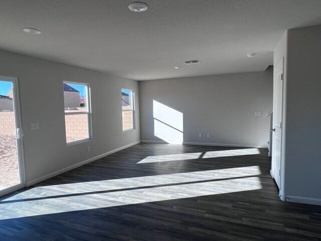 Building Photo - 2415 Village Dr