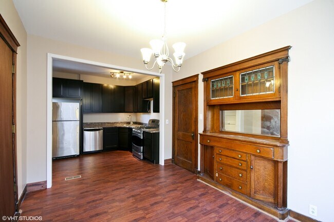Foto del edificio - 730 W Oakdale Ave