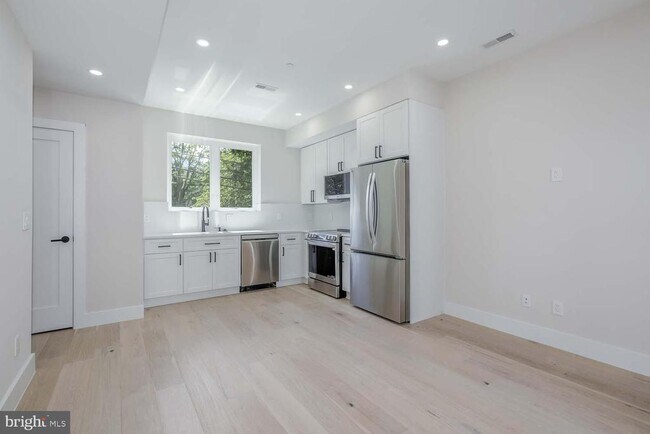 Foto del edificio - 722 Kenyon St NW