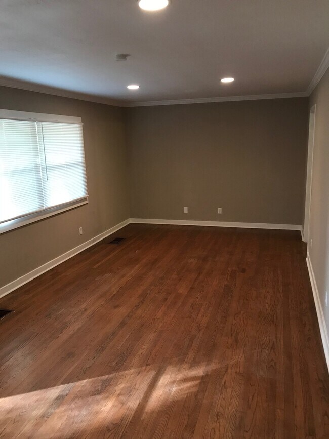 Building Photo - 5548 Hartsdale Dr
