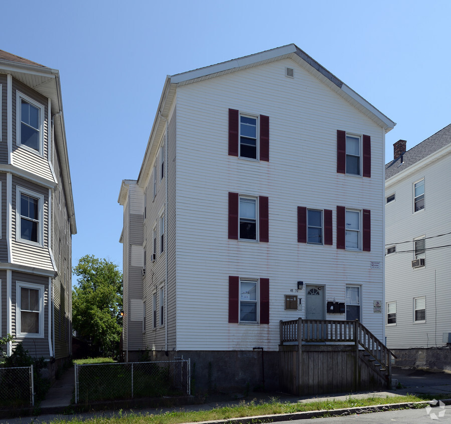 48-50 Deane St, New Bedford, MA 02746 - Apartments in New Bedford, MA ...