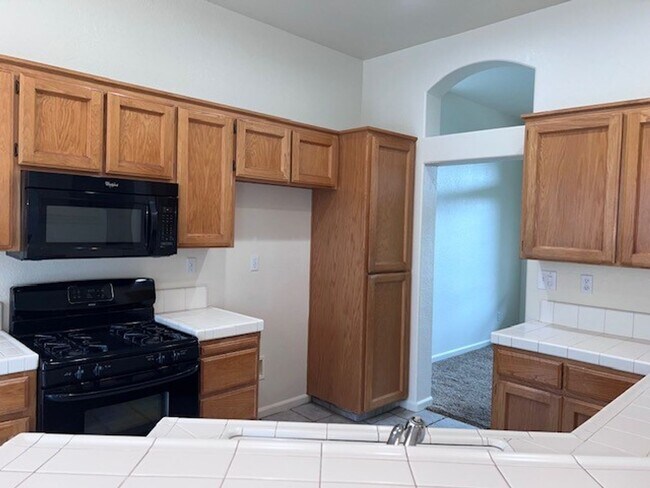 Foto del edificio - Single Story 3 Bedroom 2 Bathroom Home in ...