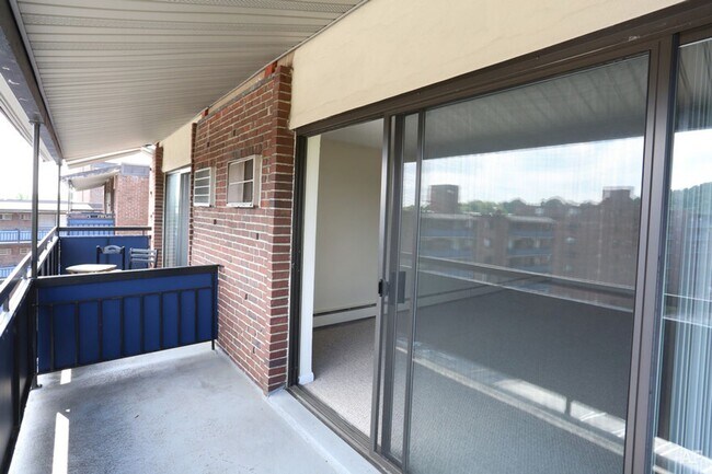 Foto del edificio - 1-Bed  w/ h & hw