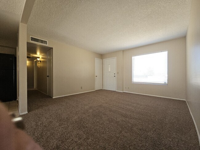 Photo - 645 W Ingram St House