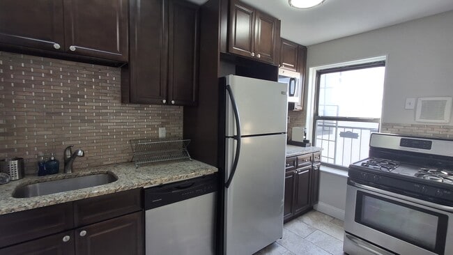 Kitchen - 330 Hudson St