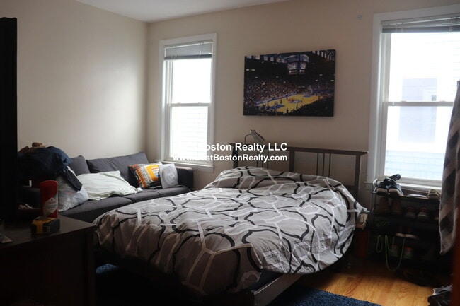 Building Photo - 23 Tufts St