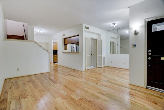 Foto del edificio - 6723 Belmont St