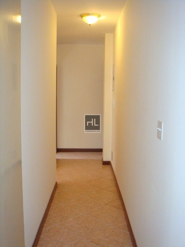 Building Photo - 210 Dahill Rd