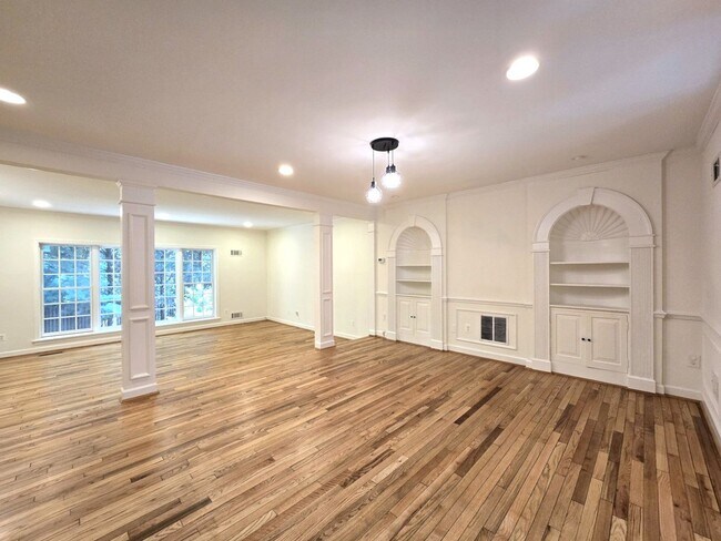 Photo - Beautifully Updated 3BR/3.5BA Townhome in Sought-After Westbard Mews!!