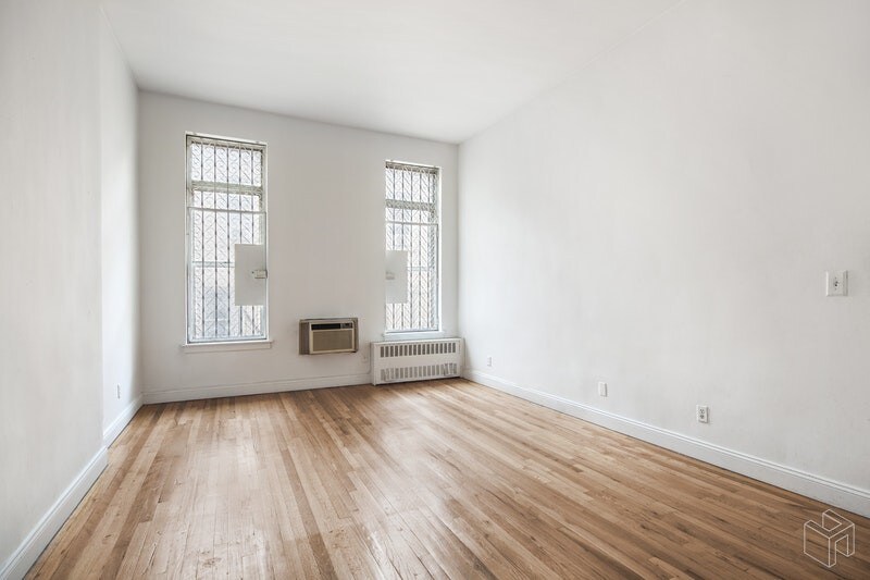Primary Photo - 404 W 41st St