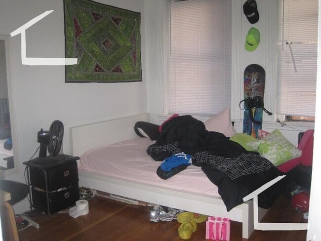Foto del edificio - 3Br/1.5Bth, Great location. Laundry in building