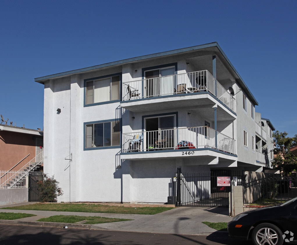 Primary Photo - 2460 Linden Ave