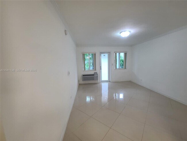 Foto del edificio - 220 Collins Ave