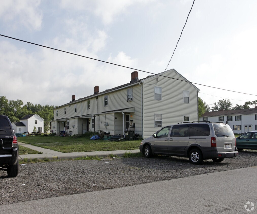 Foto del edificio - 9601 Community Rd