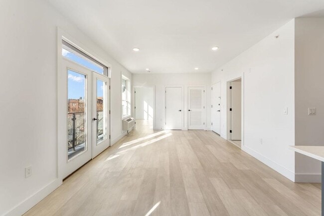 Building Photo - 43-45-45 W 32nd St