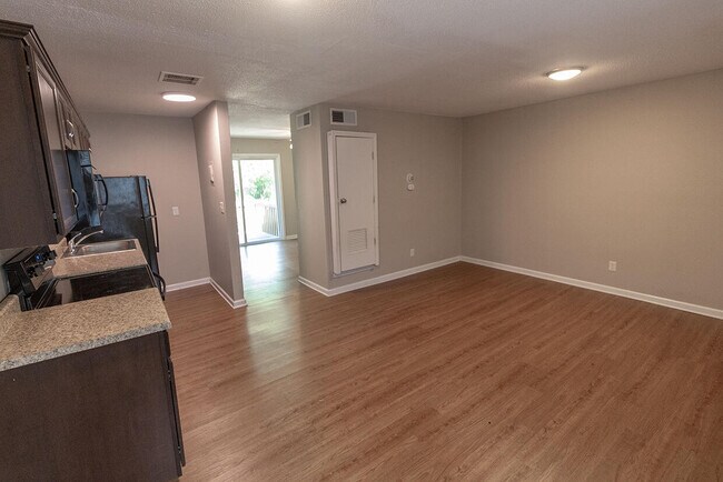 Building Photo - 105 N Garth Ave