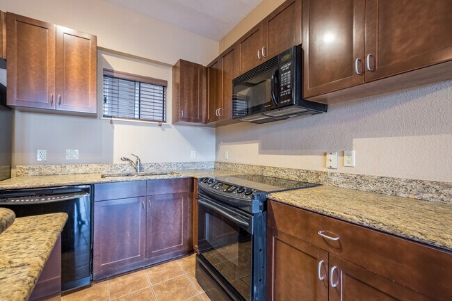 Foto del edificio - Top-Floor 2 Bed, 2 Bath Luxury Condo in We...