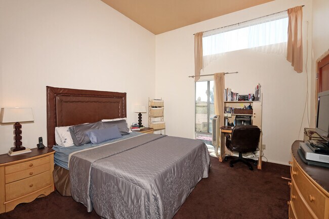 Foto del edificio - 6036 Hazelhurst Pl