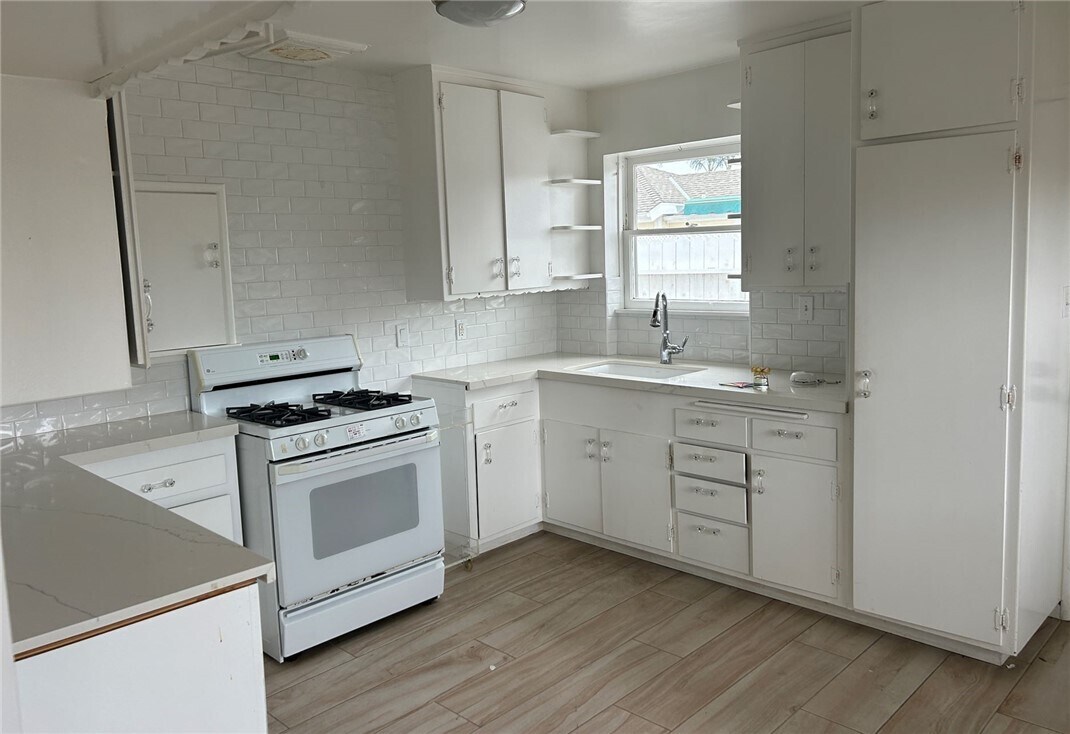 Building Photo - 353 Flower St